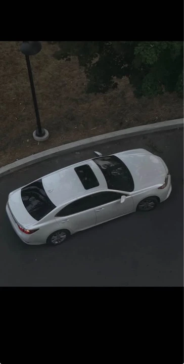 2013 Lexus ES 6th Gen - Image 2 of 9