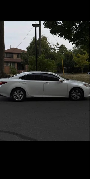 2013 Lexus ES 6th Gen - Image 8 of 9