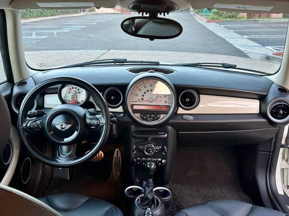 2013 Mini Clubman 1st Gen - Image 12 of 16