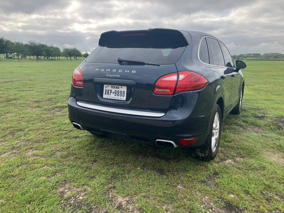 2013 Porsche 958 Cayenne - Image 2 of 13