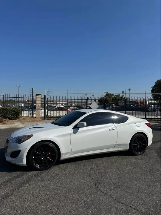 Hyundai Genesis Coupe - Image 2 of 7