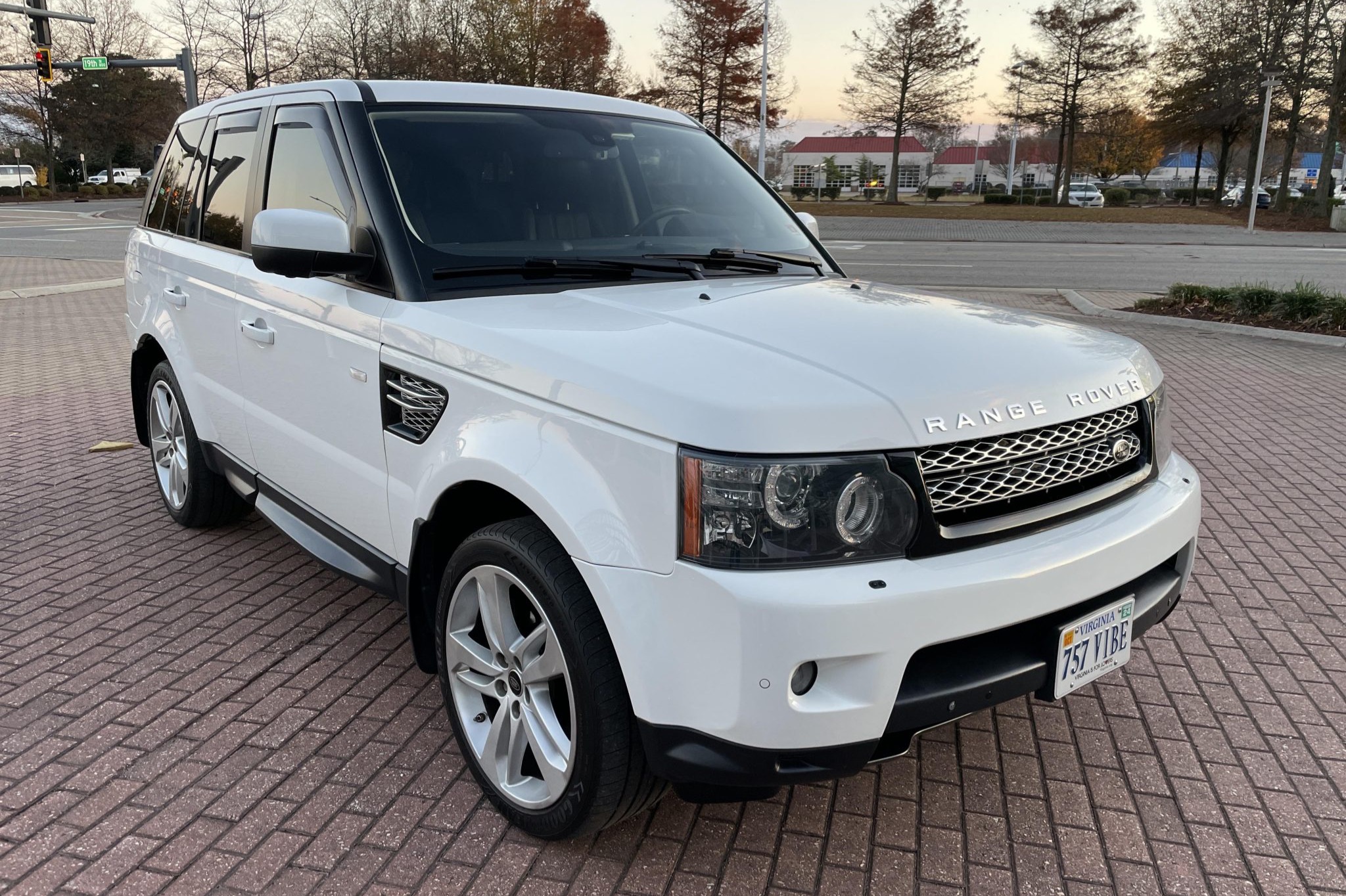 2013 Land Rover Range Rover Sport HSE Luxury