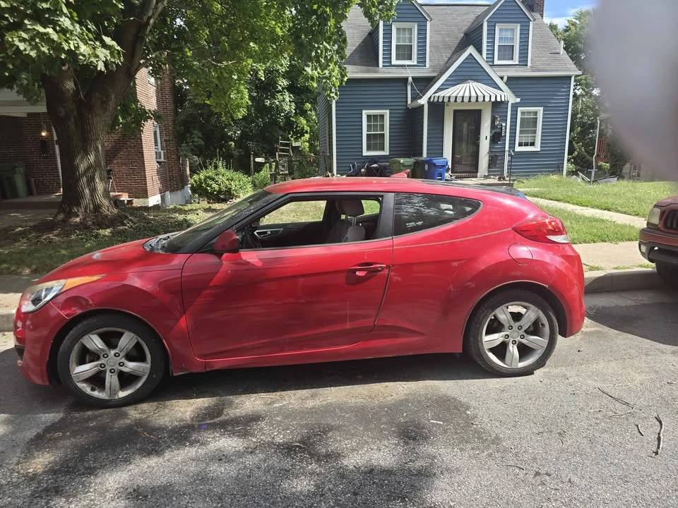 2014 Hyundai Veloster - Image 2 of 12