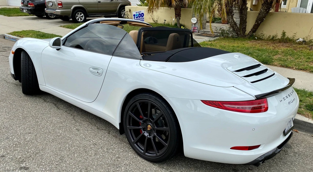 2014 Porsche 911 - Image 11 of 13