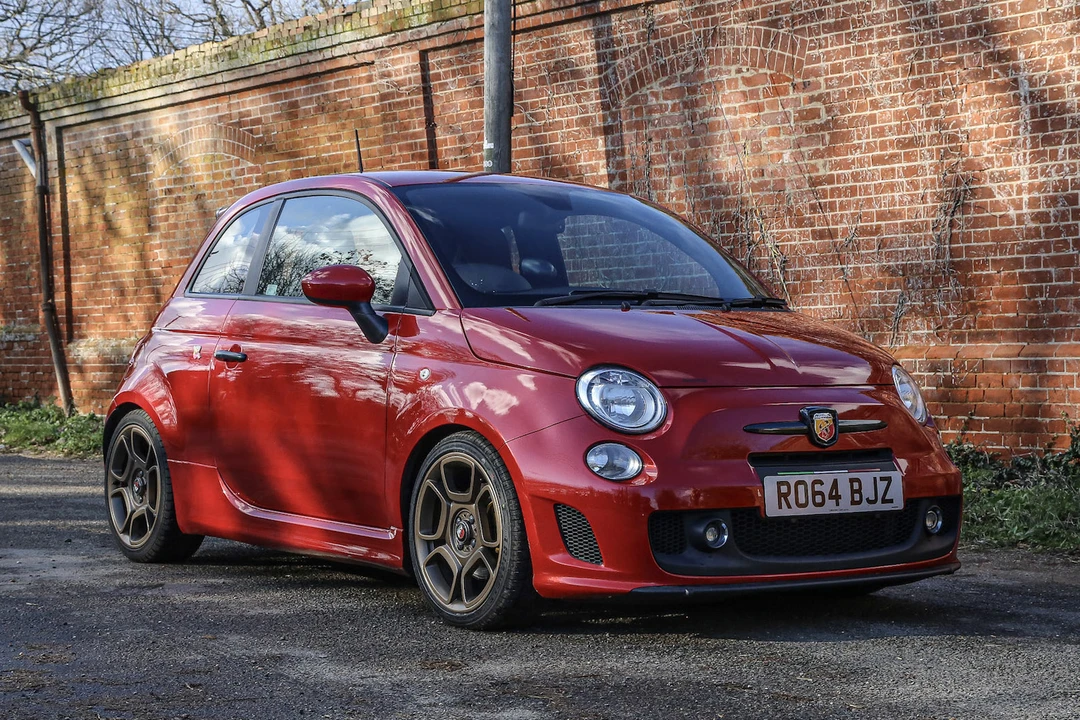 2014 Fiat Abarth 500 - Image 2 of 31