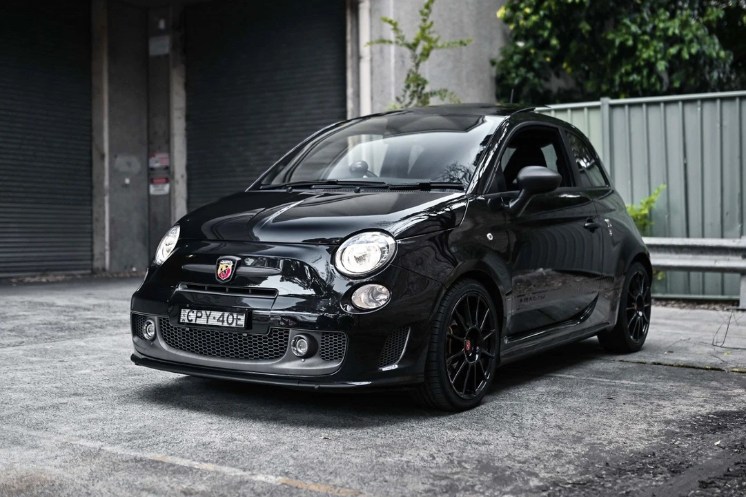 2014 Fiat Abarth 500 - Image 2 of 31