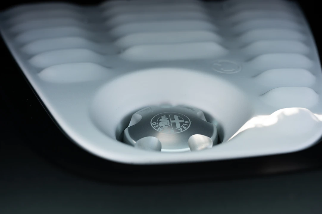 2014 Alfa Romeo 4C Coupe - Image 26 of 31