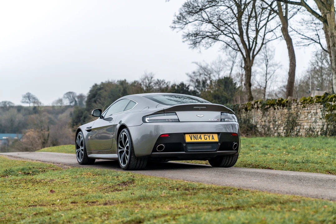2014 Aston Martin V12 Vantage (2010-2018) - Image 9 of 31
