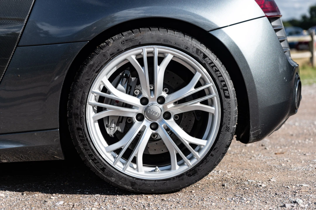 2014 Audi 42 R8 - Image 17 of 31