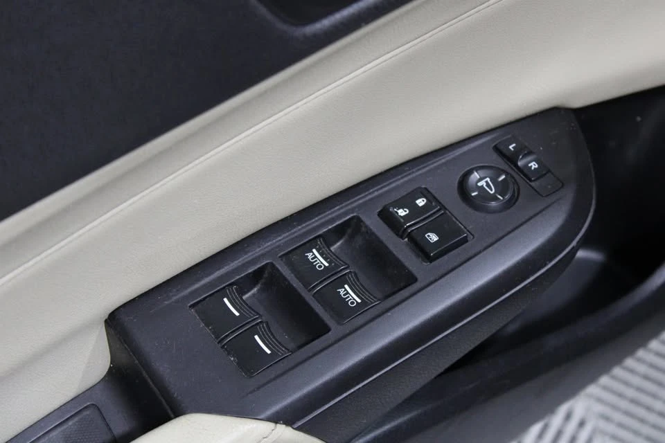 2014 Acura ILX - Image 4 of 20