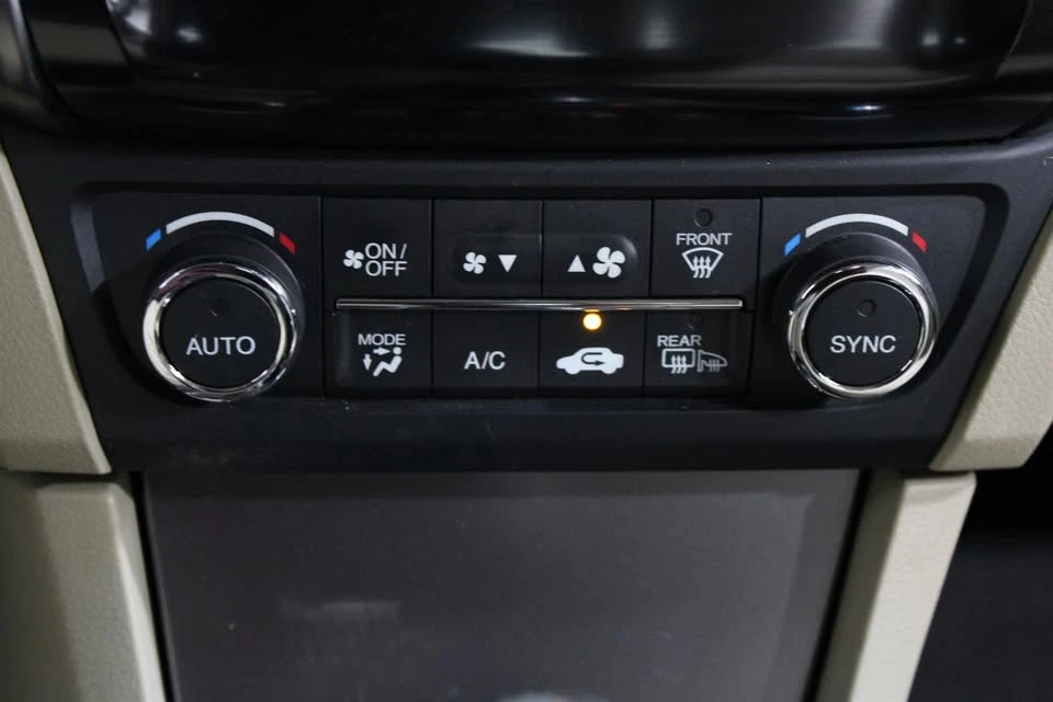 2014 Acura ILX - Image 16 of 20