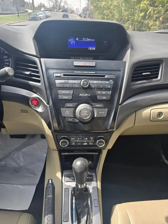 2014 Acura ILX - Image 11 of 20
