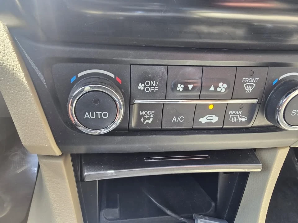 2014 Acura ILX - Image 16 of 20