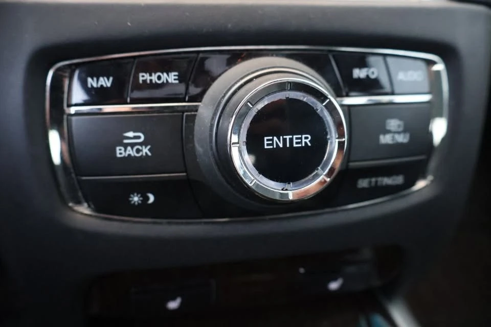 2014 Acura RLX - Image 16 of 20