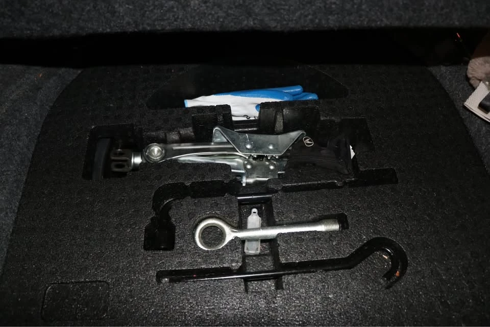 2014 Acura TL 4th Gen - Image 5 of 6
