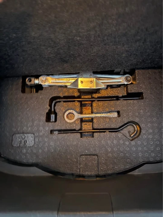 2014 Acura TL 4th Gen - Image 8 of 11