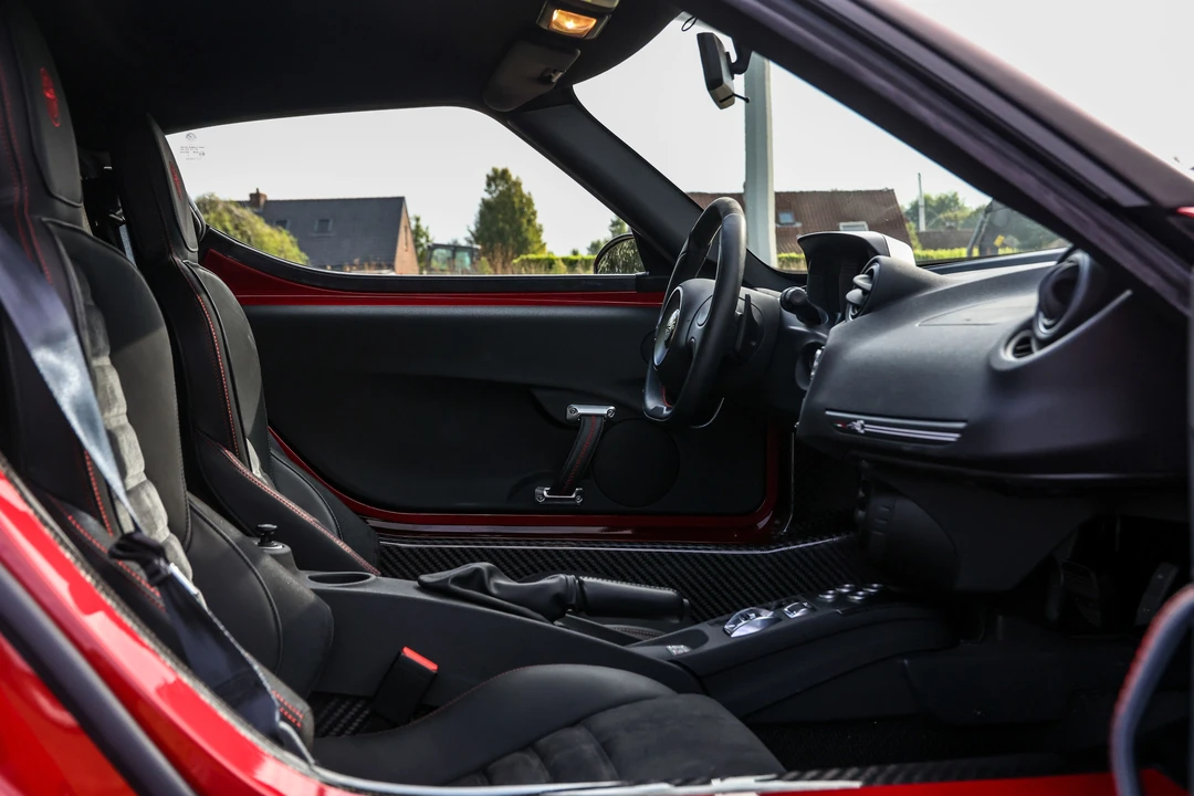 2014 Alfa Romeo 4C Coupe - Image 26 of 31