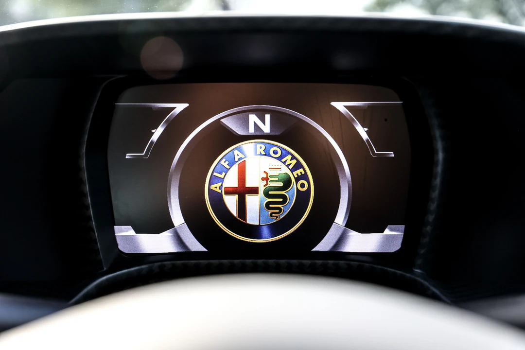 2014 Alfa Romeo 4C Coupe - Image 13 of 31