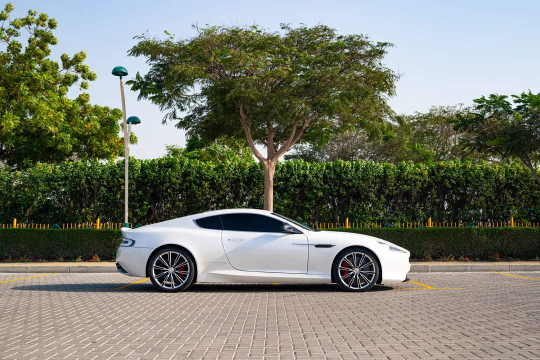 2014 Aston Martin DB9 - Image 3 of 31