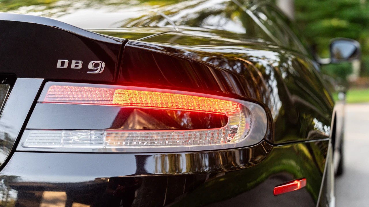 2014 Aston Martin DB9 - Image 27 of 31