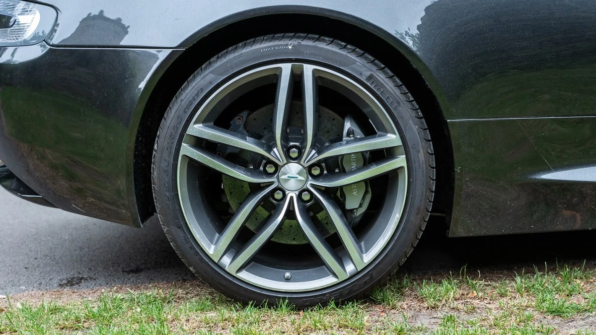 2014 Aston Martin DB9 - Image 16 of 31