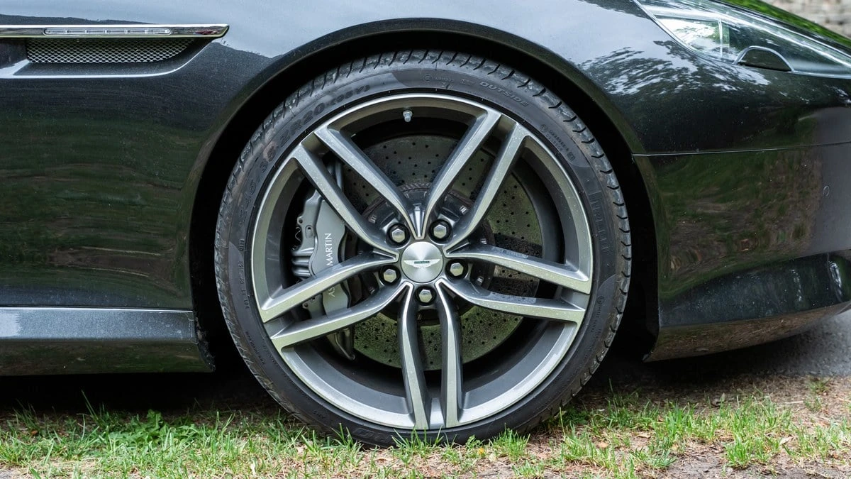 2014 Aston Martin DB9 - Image 17 of 31