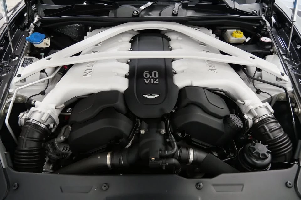 2014 Aston Martin Rapide - Image 9 of 16