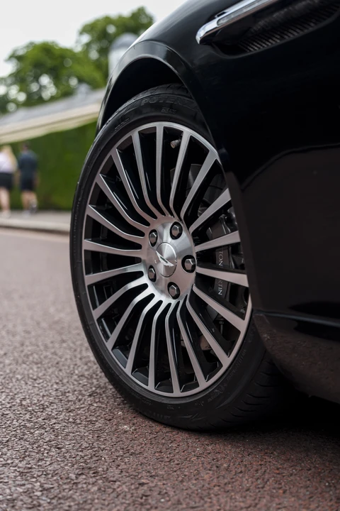 2014 Aston Martin Rapide - Image 16 of 31