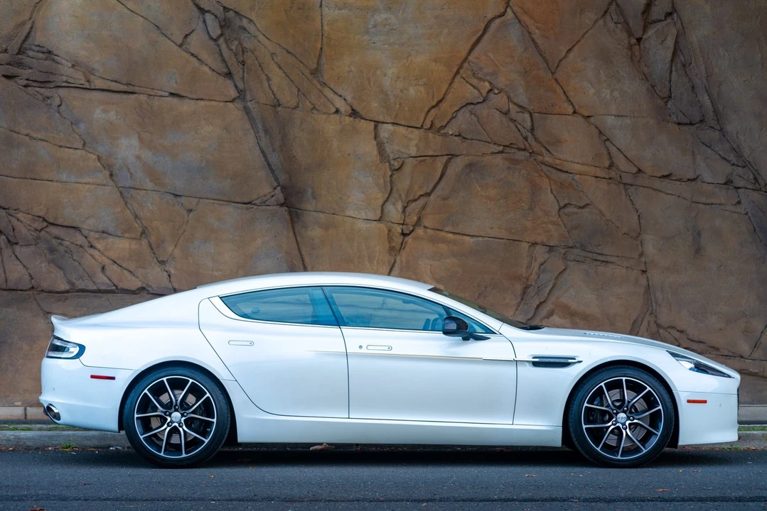 2014 Aston Martin Rapide - Image 2 of 31