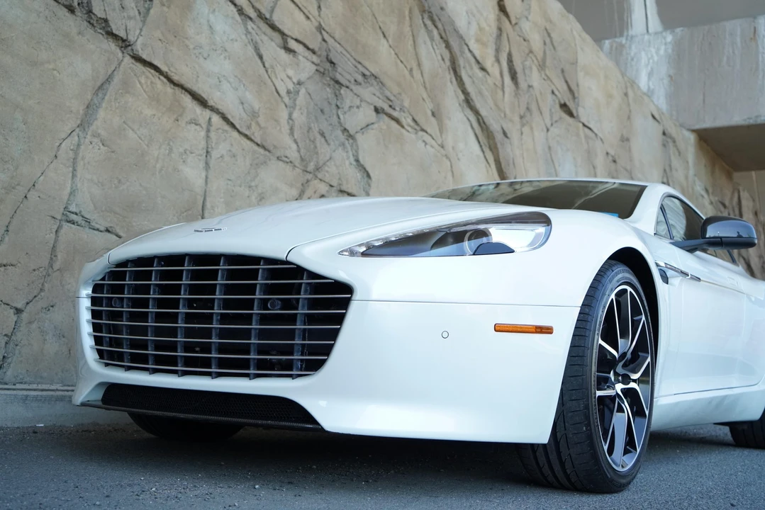 2014 Aston Martin Rapide - Image 9 of 31