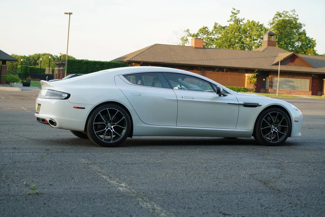 2014 Aston Martin Rapide - Image 26 of 31