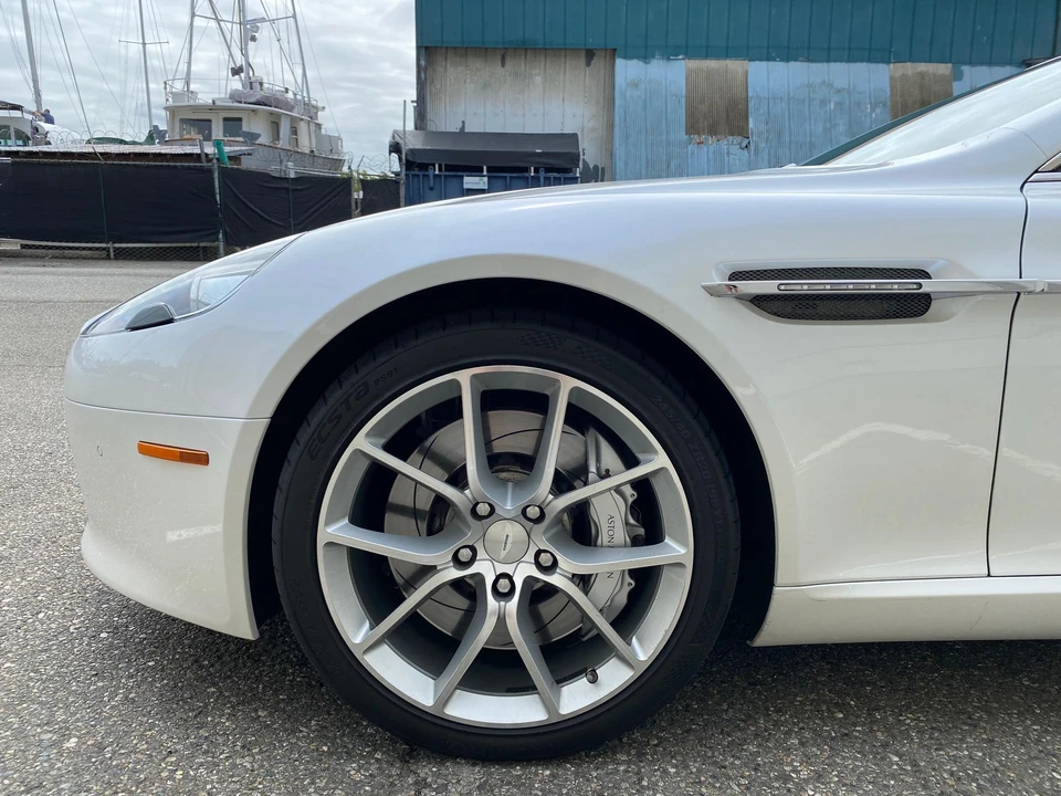 2014 Aston Martin Rapide - Image 27 of 31