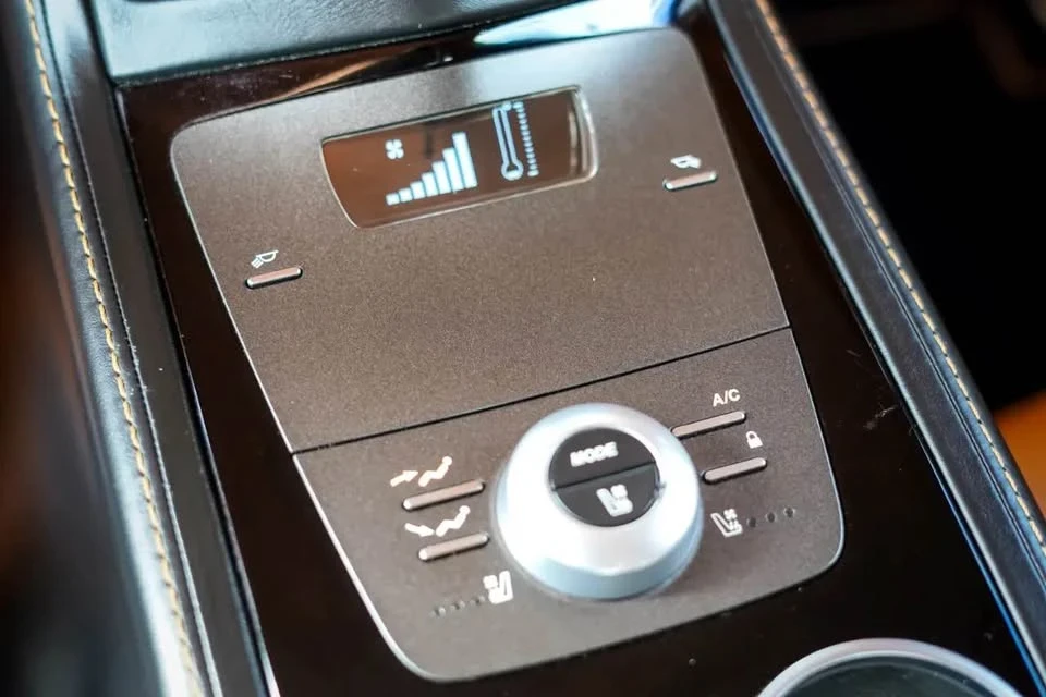 2014 Aston Martin Rapide - Image 13 of 18