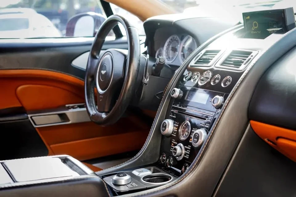 2014 Aston Martin Rapide - Image 11 of 18