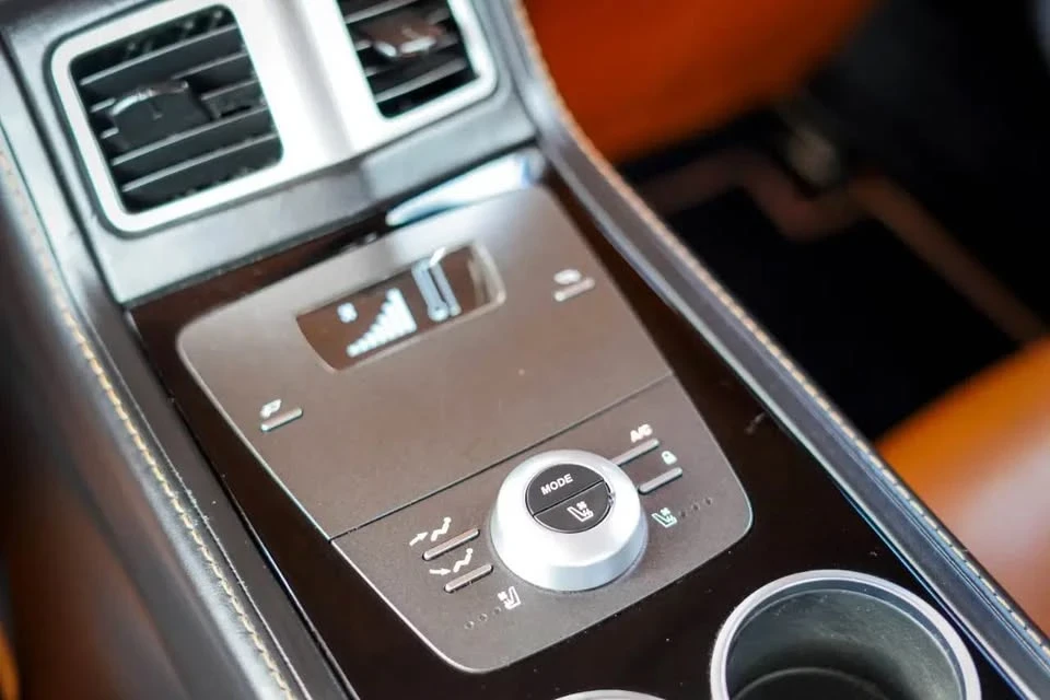 2014 Aston Martin Rapide - Image 15 of 18
