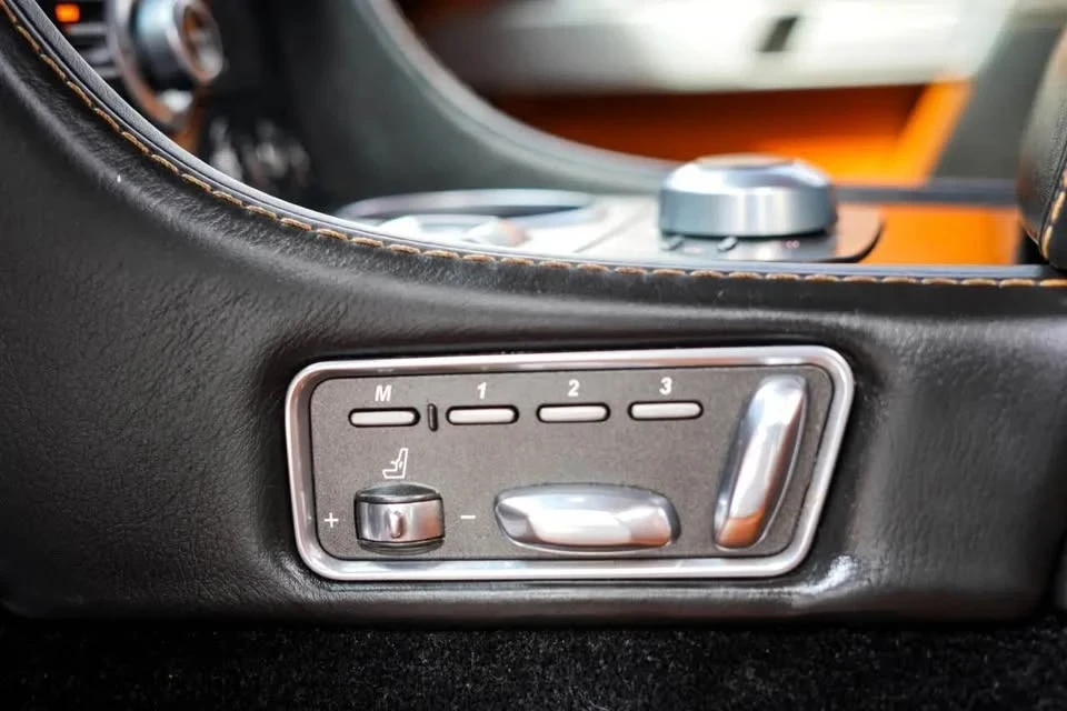 2014 Aston Martin Rapide - Image 16 of 18