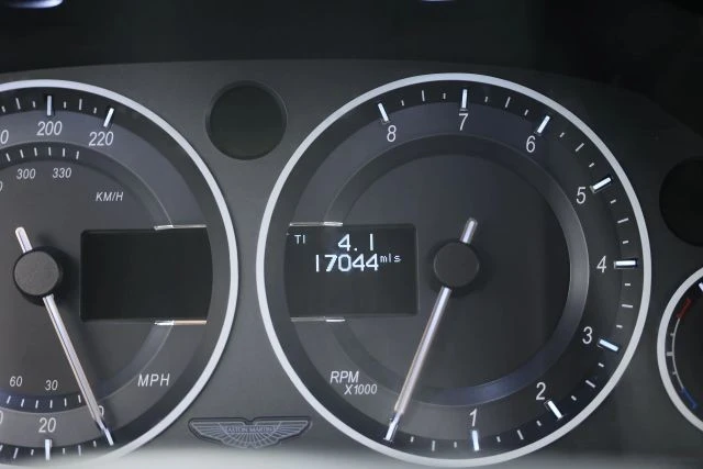 2014 Aston Martin Rapide - Image 23 of 31