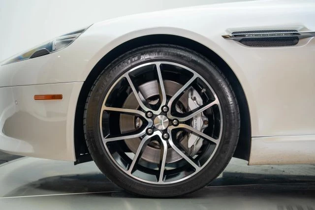 2014 Aston Martin Rapide - Image 25 of 31