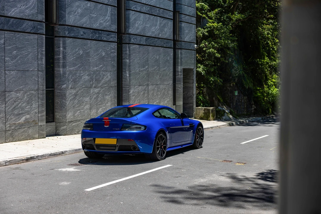 2014 Aston Martin Vantage - Image 6 of 31