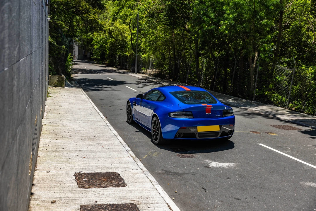 2014 Aston Martin Vantage - Image 12 of 31