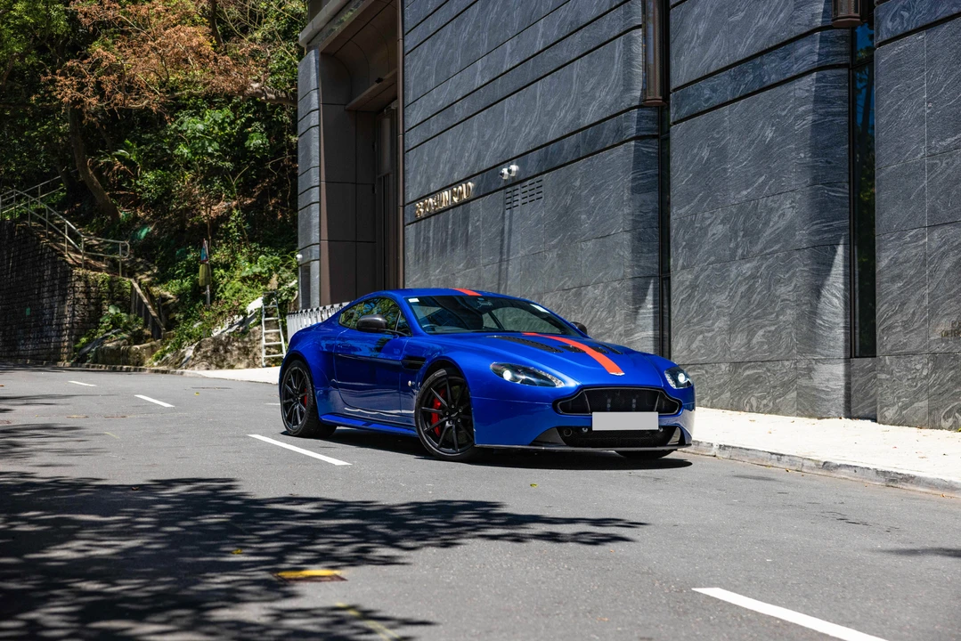 2014 Aston Martin Vantage - Image 13 of 31