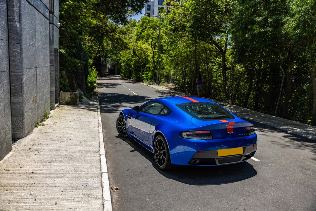 2014 Aston Martin Vantage - Image 4 of 31