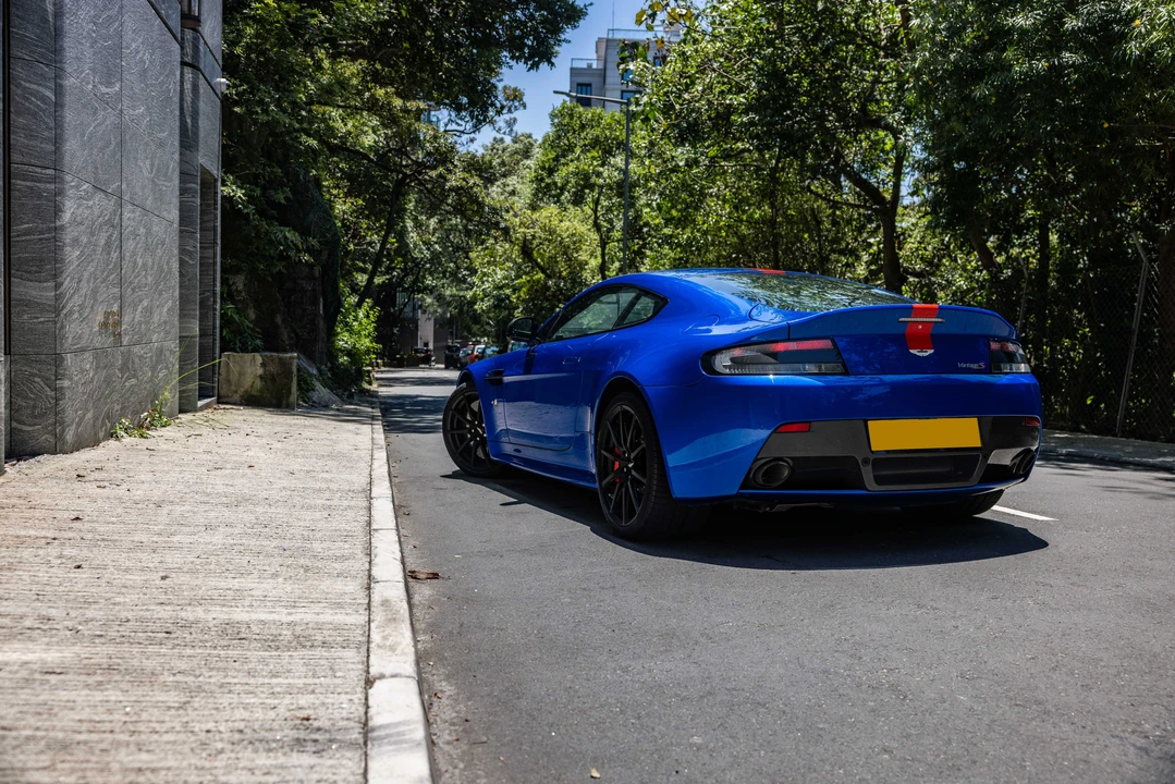 2014 Aston Martin Vantage - Image 11 of 31