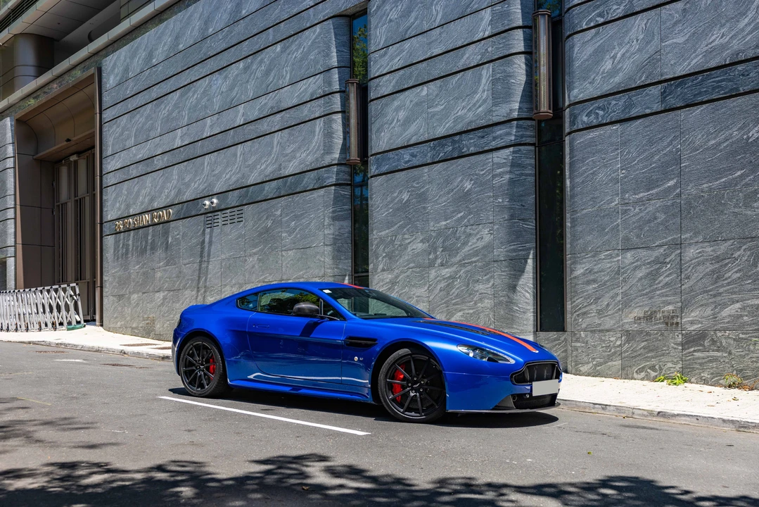 2014 Aston Martin Vantage - Image 15 of 31