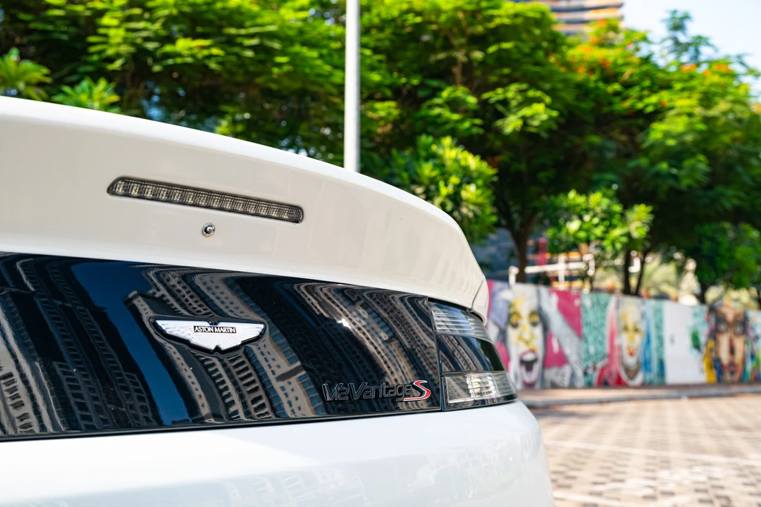2014 Aston Martin Vantage - Image 16 of 31