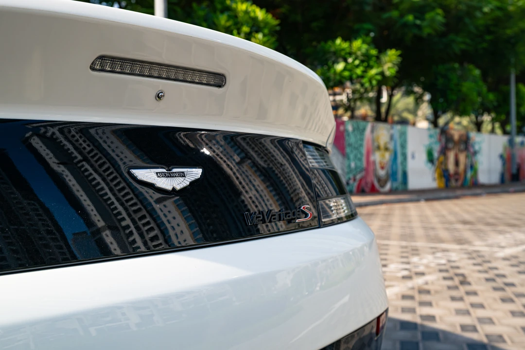 2014 Aston Martin Vantage - Image 19 of 31
