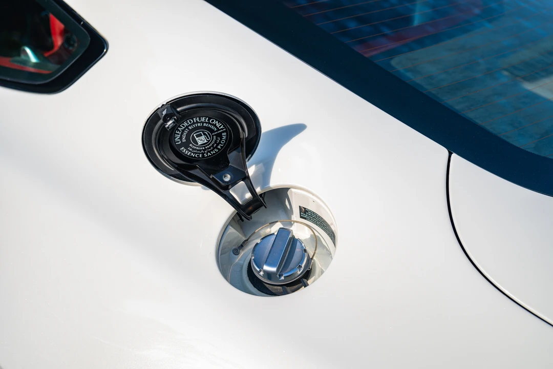 2014 Aston Martin Vantage - Image 26 of 31