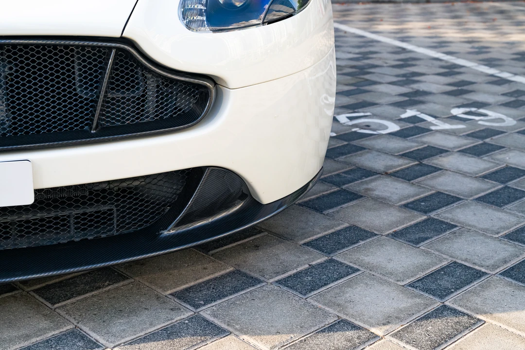 2014 Aston Martin Vantage - Image 28 of 31