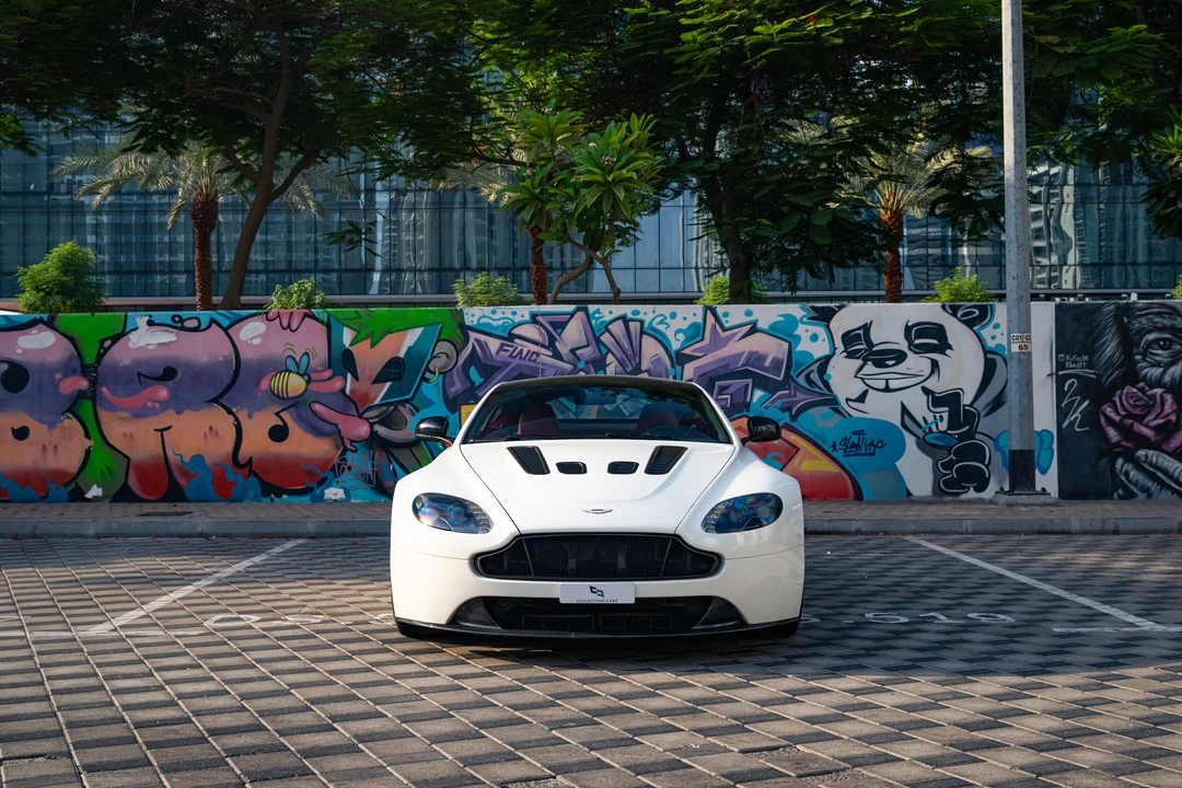 2014 Aston Martin Vantage - Image 2 of 31