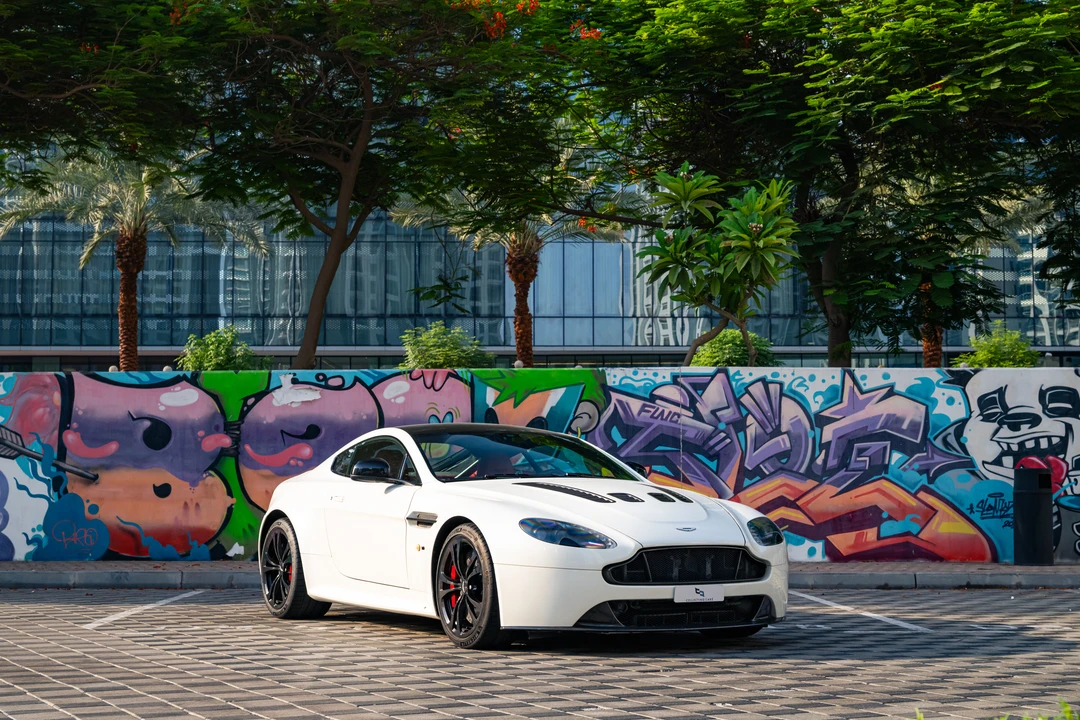 2014 Aston Martin Vantage - Image 3 of 31